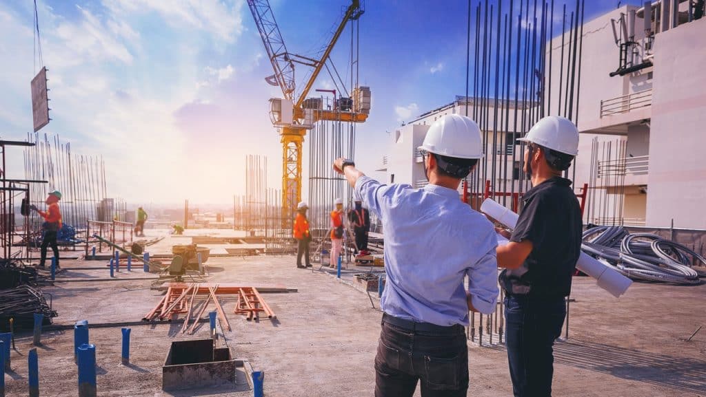 trabalhadores no canteiro de obra